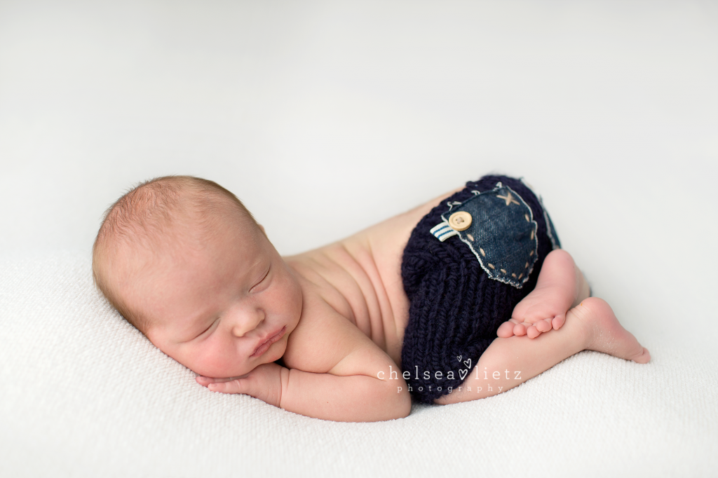 newborn baby photos in San Antonio | Chelsea Lietz Photography