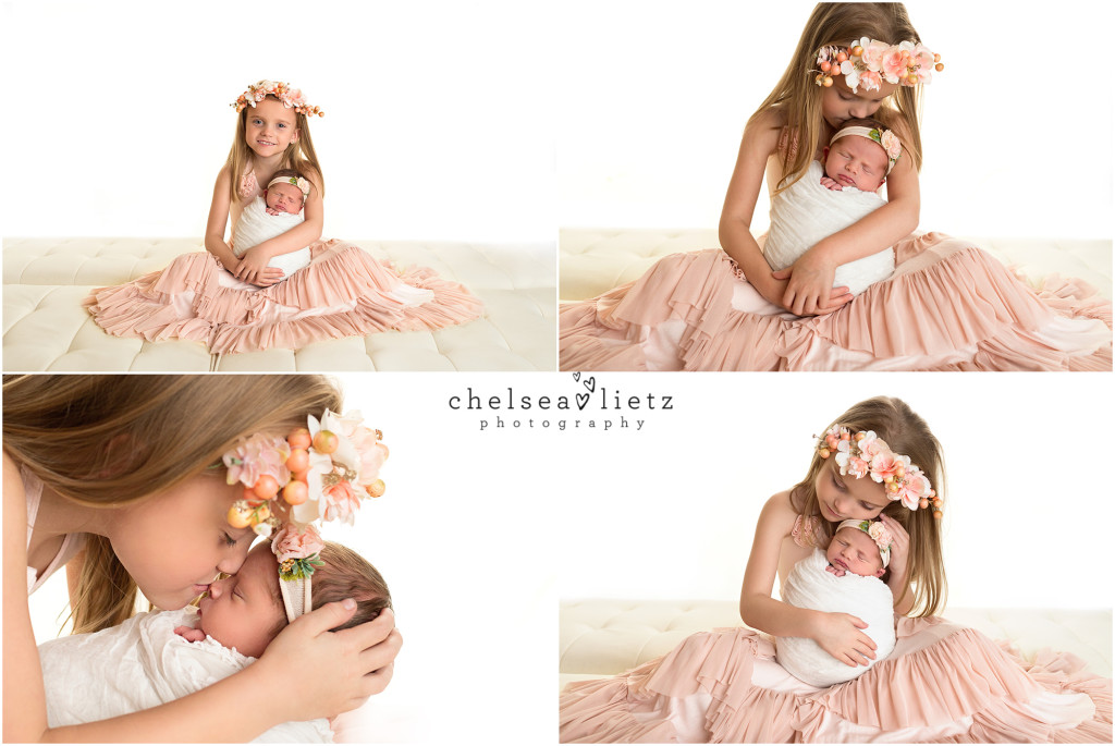 sister photos for newborn baby