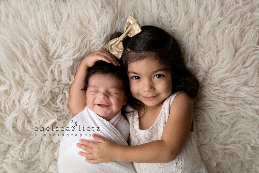 baby and sibling photos in San Antonio | Chelsea Lietz Photography