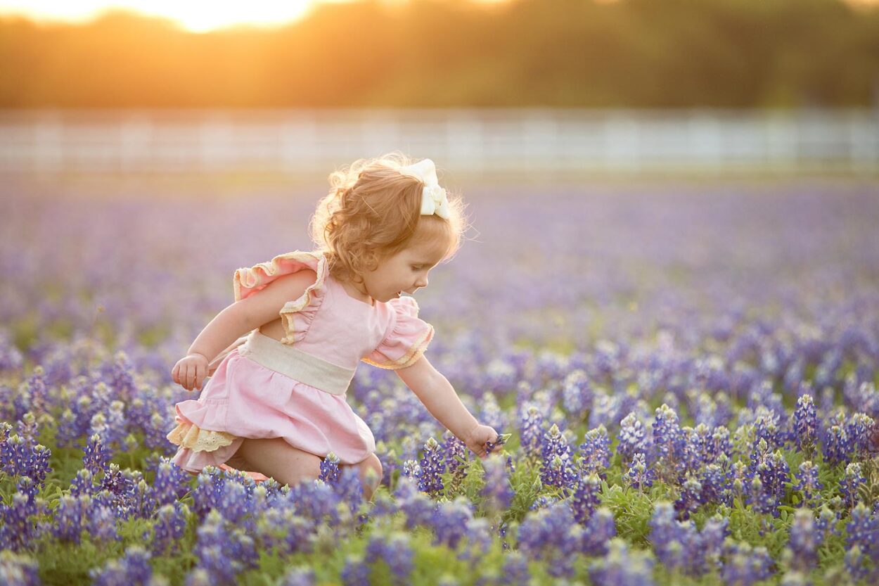 San Antonio Texas Child photographer mini session bluebonnets San Antonio Texas Child photographer mini session bluebonnets